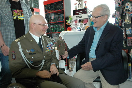 Veterán Jiří „Regi“ Schams dá podobu sběratelské figurce. Pomůže tak dalším veteránům