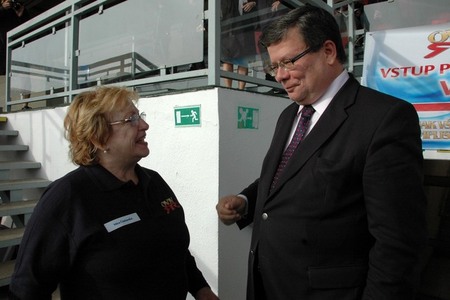 Alexandr Vondra s Věrou Čáslavskou