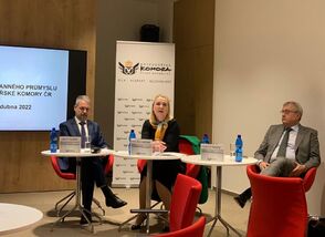 Z jednání (zleva: Lubomír Kovařík, Jana Černochová, Vladimír Dlouhý)
