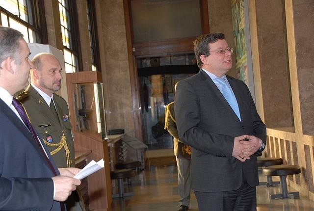 Ministr obrany Alexandr Vondra hovořil na půdě VHÚ Praha o potřebě hrdinství 3