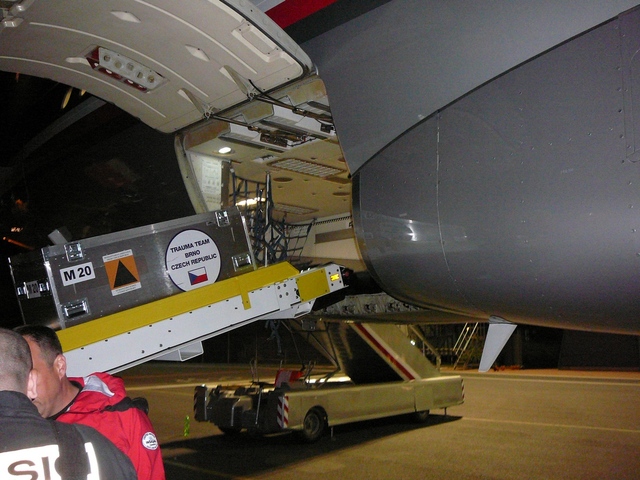 Nakládání humanitárního materiálu