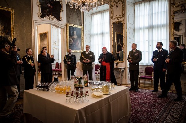 Kardinál Duka přijal hlavní kaplany vzdušných členských zemí NATO v Arcibiskupském paláci.