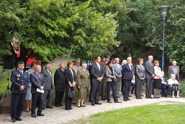 Z pietního vzpomínkového aktu u Pomníku obětem komunismu v Praze na Újezdě. 