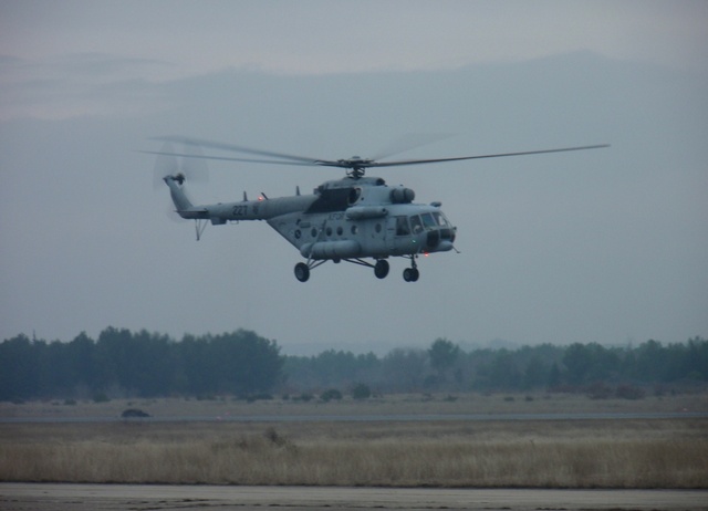 Vrtulník Mi-171Š po splnění úkolu, krátce před přistáním  