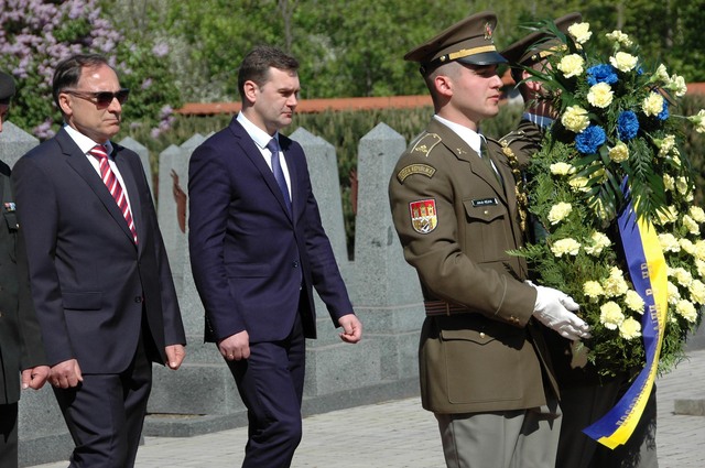 Památku obětí 2. světové války uctili i představitelé zahraničních ambasád