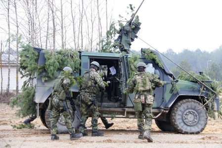 Čeští vojáci se chystají opustit obsazený prostor