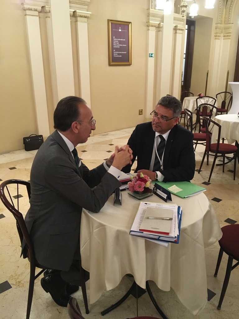 Neformální schůzka náměstka ministra obrany Tomáše Kuchty s výkonným ředitelem Evropské obranné agentury (EDA) Jorgem Domecquem