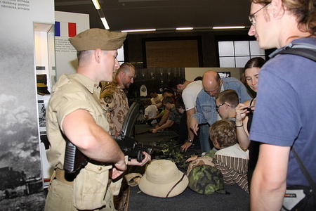 Armádní muzeum Žižkov, ukázka střelných zbraní
