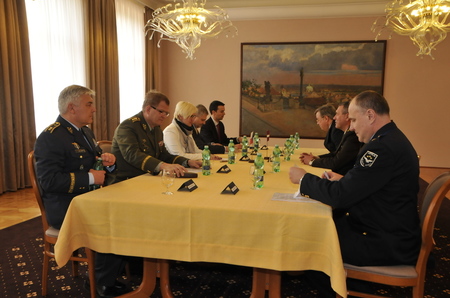 Z jednání na Ministerstvu obrany ČR