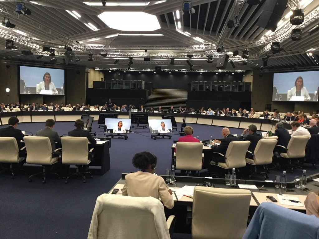 Tématy byly společné unijní projekty v rámci Evropské obranné agentury (EDA) a Stálé strukturované spolupráce (PESCO) a obranná spolupráce s NATO a OSN