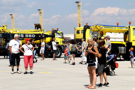 Na stojánkách byla vystavena i řada speciální techniky