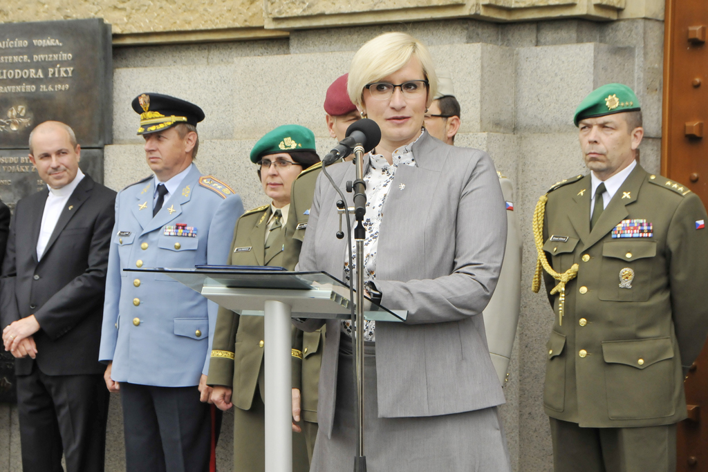 Ministryně obrany Karla Šlechtová v projevu zmínila, že Duchovní služba AČR by se v budoucnu mohla rozšířit o další členy