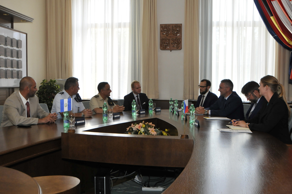 Ministr obrany Metnar s guatemalským protějškem hovořil o aktuálních bezpečnostních problémech