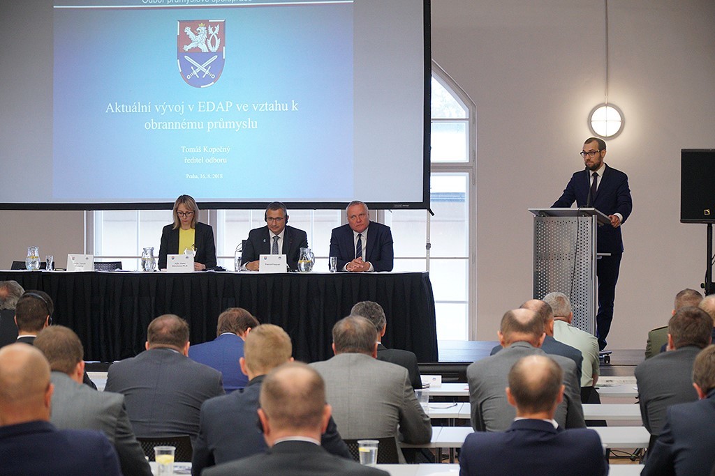 Prezentace ředitele Odboru průmyslové spolupráce Tomáše Kopečného k aktuálnímu vývoji v EDAP ve vztahu k obrannému průmyslu.