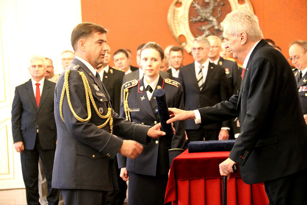 Do první generálské hodnosti byl povýšen plk. gšt. Lanči