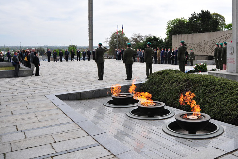 Studenti UO tvoří čestnou stráž