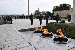 Studenti UO tvoří čestnou stráž