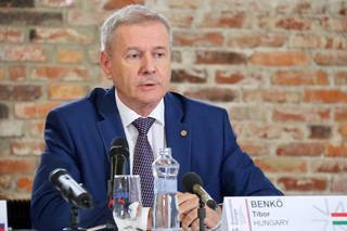 Z tiskové konference ministrů obrany V4