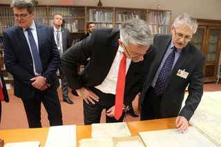 VÚA pečuje o archiválie a dokumenty, které vznikly z činnosti předchozích i současných složek Ministerstva obrany ČR, Armády České republiky i jiných orgánů a organizací státní správy.