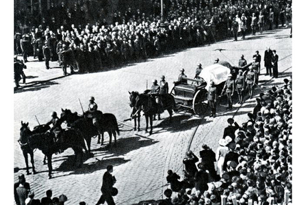 Snímky z 21. září 1937, z pohřbu T. G. Masaryka