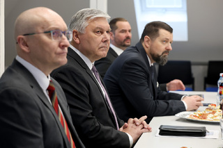 Ministr obrany dnes navštívil státní podnik VTÚ