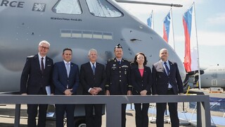 Farnborough International Airshow: Křest letounu C-390 Millennium i setkání s firmami obranného průmyslu