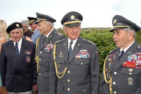 Slavnosti se zúčastnili také čeští váleční veteráni