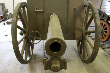Těsně před dokončením restaurátorských prací: 7,5cm polní kanón d/29 vz. 11 (4)