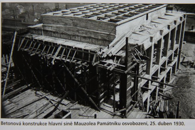 Stavba v roce 1930