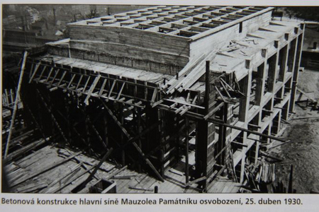 Stavba v roce 1930
