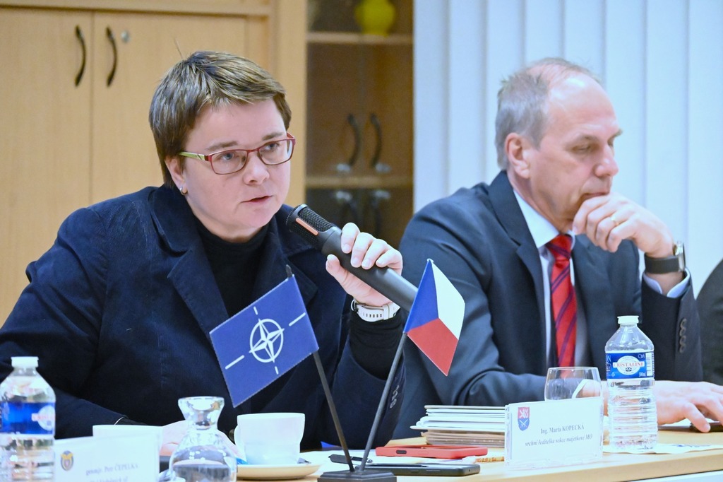 Zástupci obcí v okolí letecké základny Čáslav se seznámili s aktuální fázi modernizace 