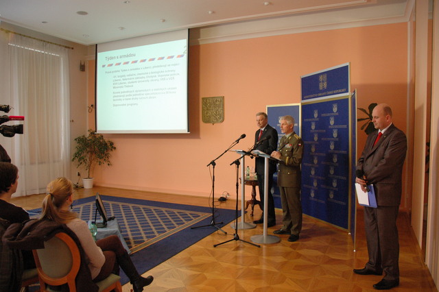 Z tiskové konference