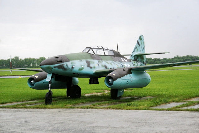 Historický Messerschmitt Me 262 v cvičné dvoumístné verzi je součástí sbírek VHÚ Praha. Foto archiv VHÚ