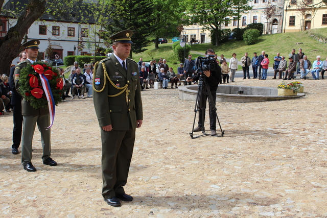 Za Armádu ČR se zúčastnil ředitel Krajského vojenského velitelství Karlovy Vary plukovník Jaroslav  Kořínek