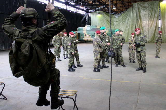 Výsadková příprava chrudimských vojáků