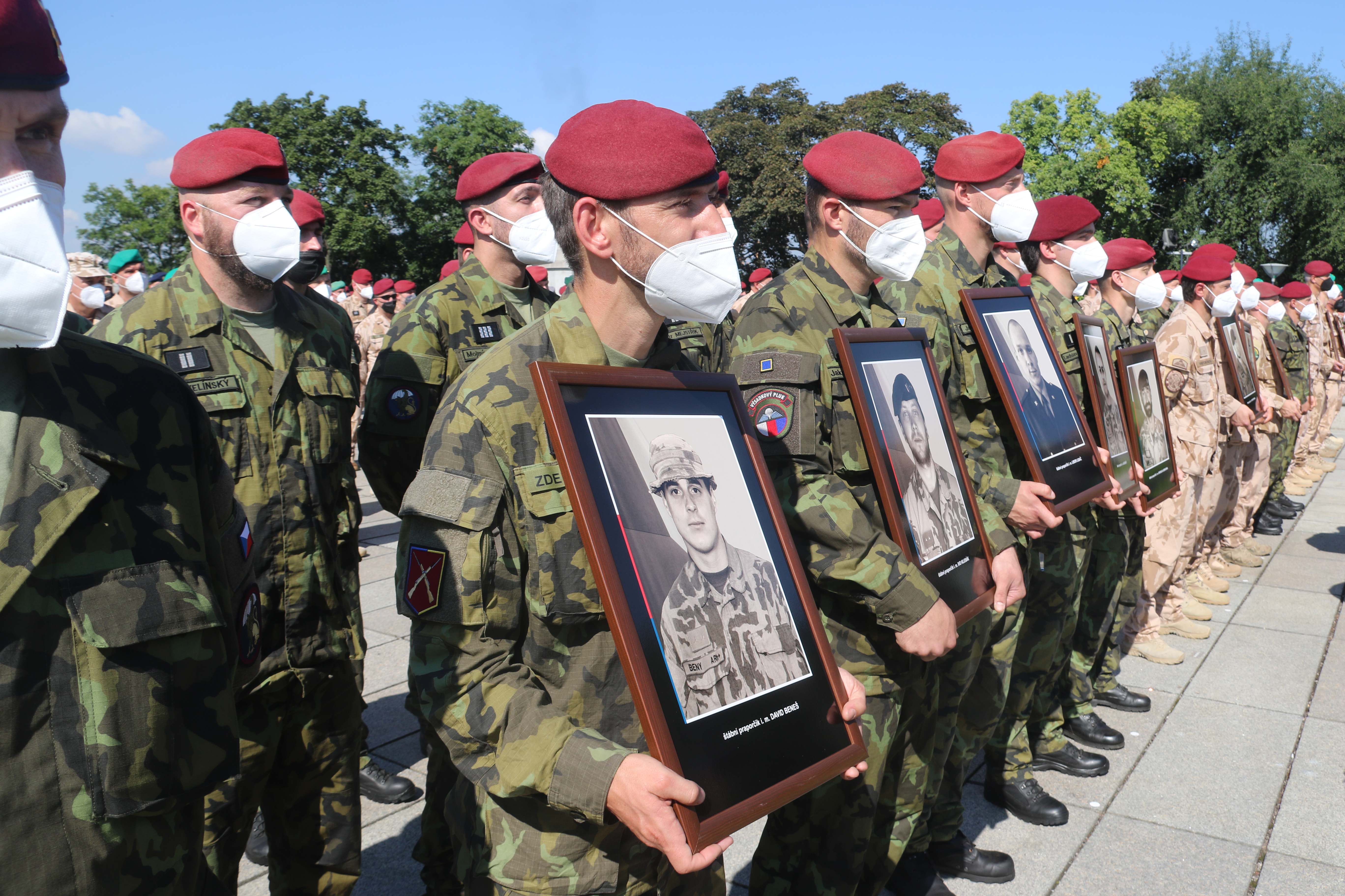 V Afghánistánu padlo 14 vojáků Armády ČR. Krátkou pietní vzpomínku na každého z nich přednesli armádní kaplani.