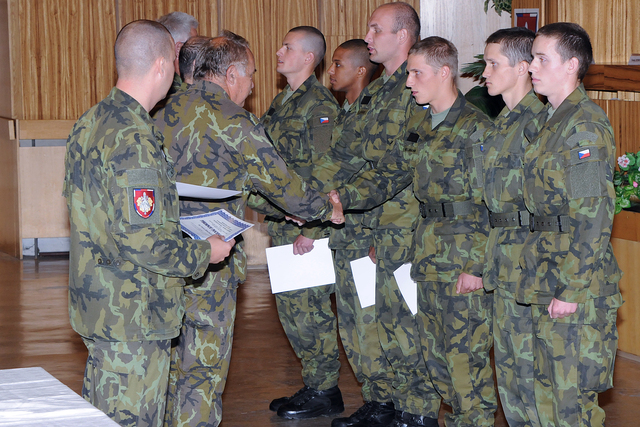 Gratulace nejlepším absolventům kurzu základní přípravy pro budoucí studenty UO