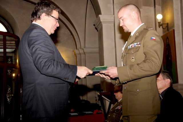  Předání vyznamenání rotnému Michalu Novotnému