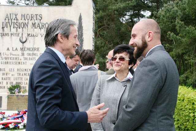 Ministr obrany hovoří s potomky četaře Štafla