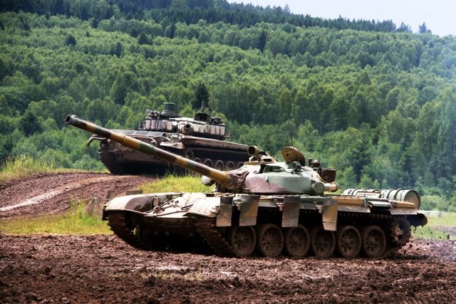 Do akce zasahují tanky