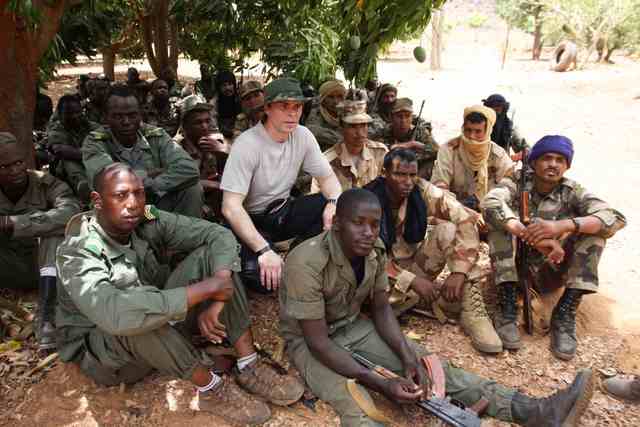 Jeden z našich poslanců mezi příslušníky 1. uskupení malijské armády