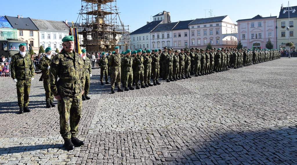  Nástup žáků školy na náměstí v  Moravské Třebové