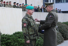 NGŠ AČR genpor. Bečvář dekoruje brig. gen. Kožiaka za účasti celé řady významných hostů