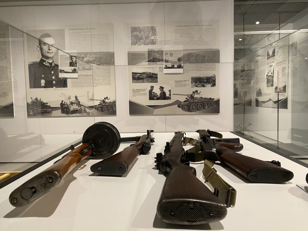 V Armádním muzeu Žižkov vyrostla barikáda