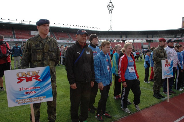 Z dnešního zahájení celorepublikového finále na stadionu Evžena Rošického (1)