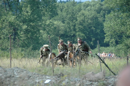 2. pluk ukořistil z rakouské pozice kanón