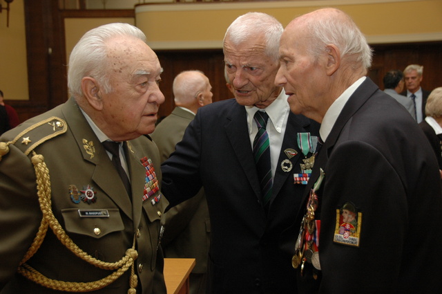 Na ministerstvu obrany se sešli váleční veteráni včetně brigádního generála Miloslava Masopusta a Vasila Korola