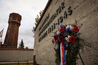 Ministryně obrany uctila památku Čechoslováků v Plötzensee, za války jich zde nacisté popravili stovky