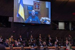 Zasedání se na dálku zúčastnil i ukrajinský ministr obrany Oleksij Reznikov