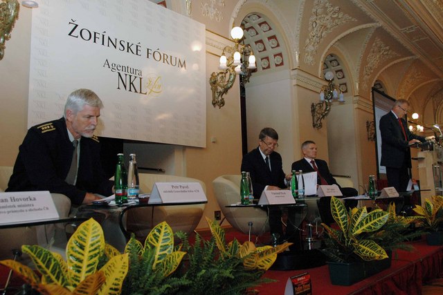 Ministr obrany během projevu